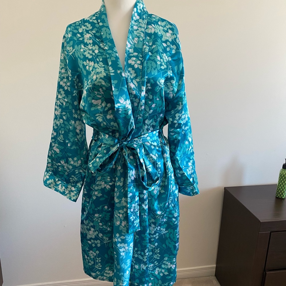 BRAND NEW SILK ROBE - Picture 3 of 7